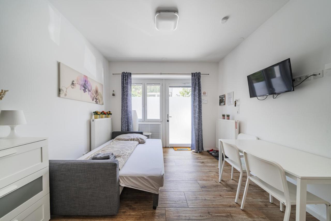 Modernes Appartement Nahe U-Bahn Und Schoenbrunn Vienna Luaran gambar
