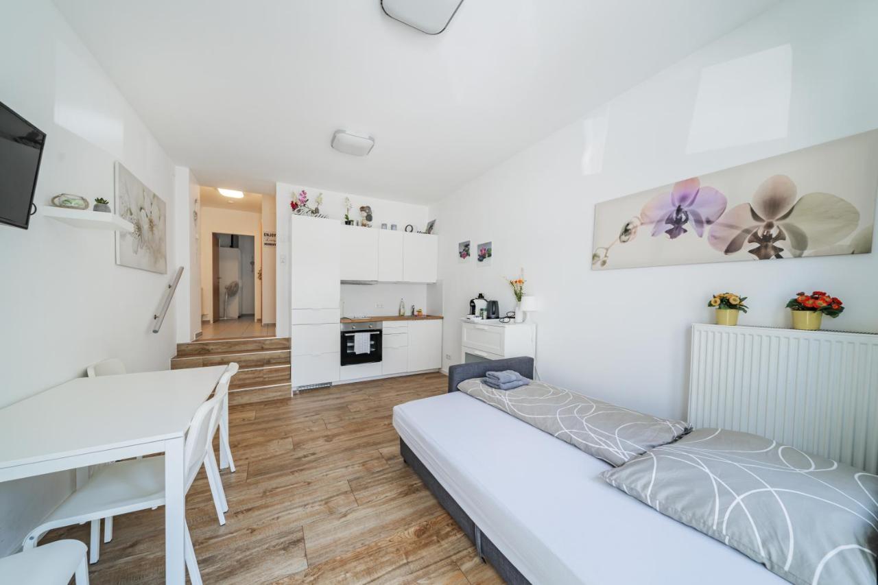 Modernes Appartement Nahe U-Bahn Und Schoenbrunn Vienna Luaran gambar