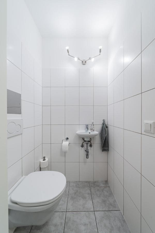 Modernes Appartement Nahe U-Bahn Und Schoenbrunn Vienna Luaran gambar