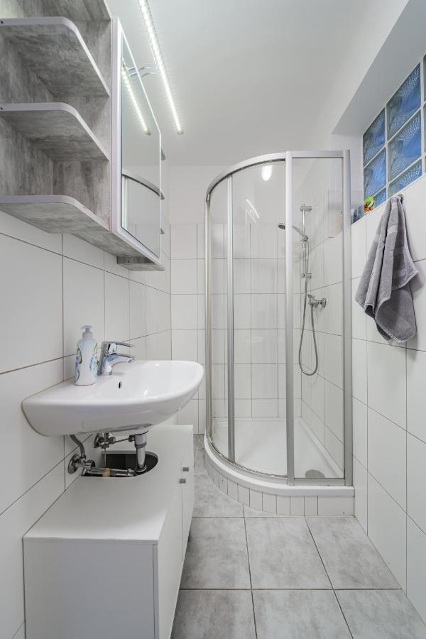 Modernes Appartement Nahe U-Bahn Und Schoenbrunn Vienna Luaran gambar