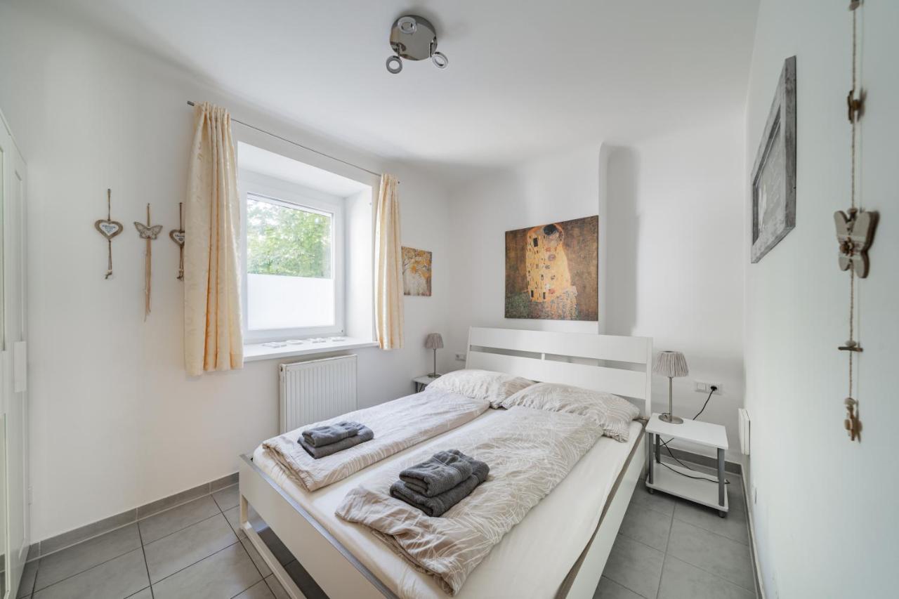 Modernes Appartement Nahe U-Bahn Und Schoenbrunn Vienna Luaran gambar