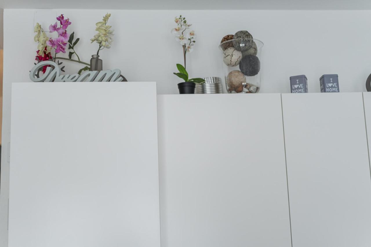 Modernes Appartement Nahe U-Bahn Und Schoenbrunn Vienna Luaran gambar