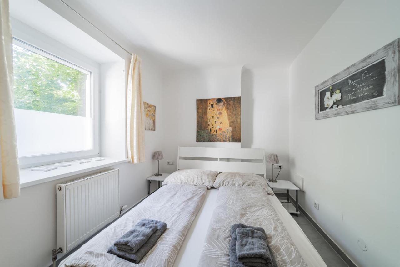 Modernes Appartement Nahe U-Bahn Und Schoenbrunn Vienna Luaran gambar