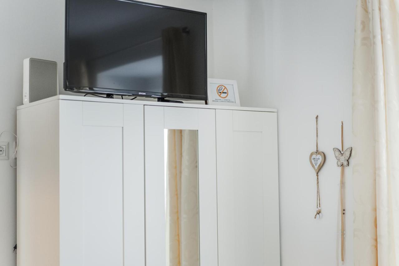 Modernes Appartement Nahe U-Bahn Und Schoenbrunn Vienna Luaran gambar